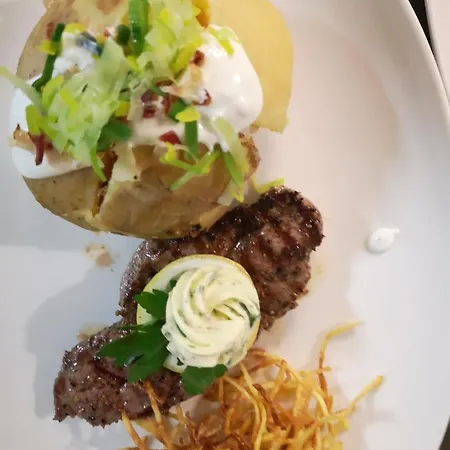 Zum Toni Hotel 3*