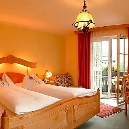 Zum Toni Hotel 3*