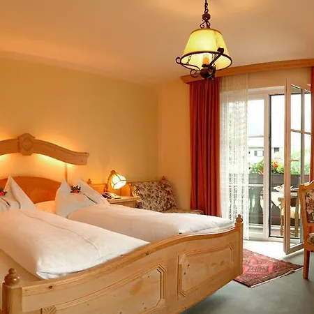 Zum Toni Hotel 3*